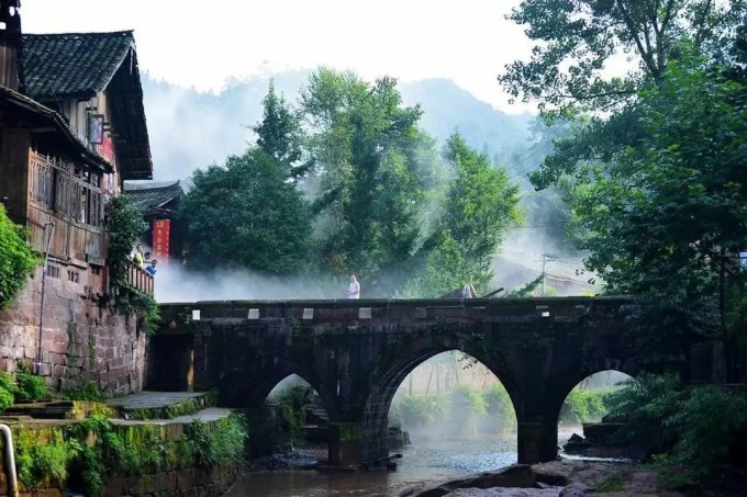 {捕魚機}(四川旅游必去的景点)